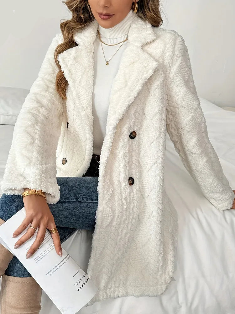 Veste Douce Épaisse en Peluche Blanche – Élégance et Confort Hivernal