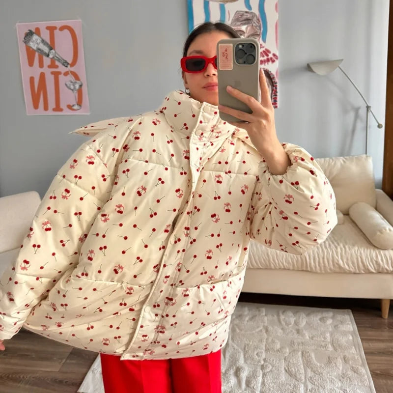 Veste Hivernale à Capuche Imprimé Cerise – Chaude, Ceinturée et Décontractée