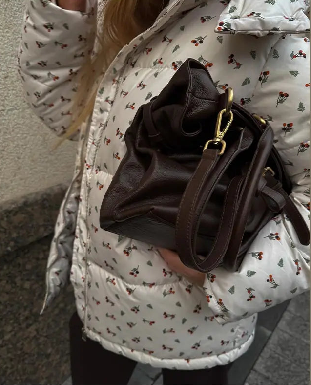 Veste Hivernale à Capuche Imprimé Cerise – Chaude, Ceinturée et Décontractée