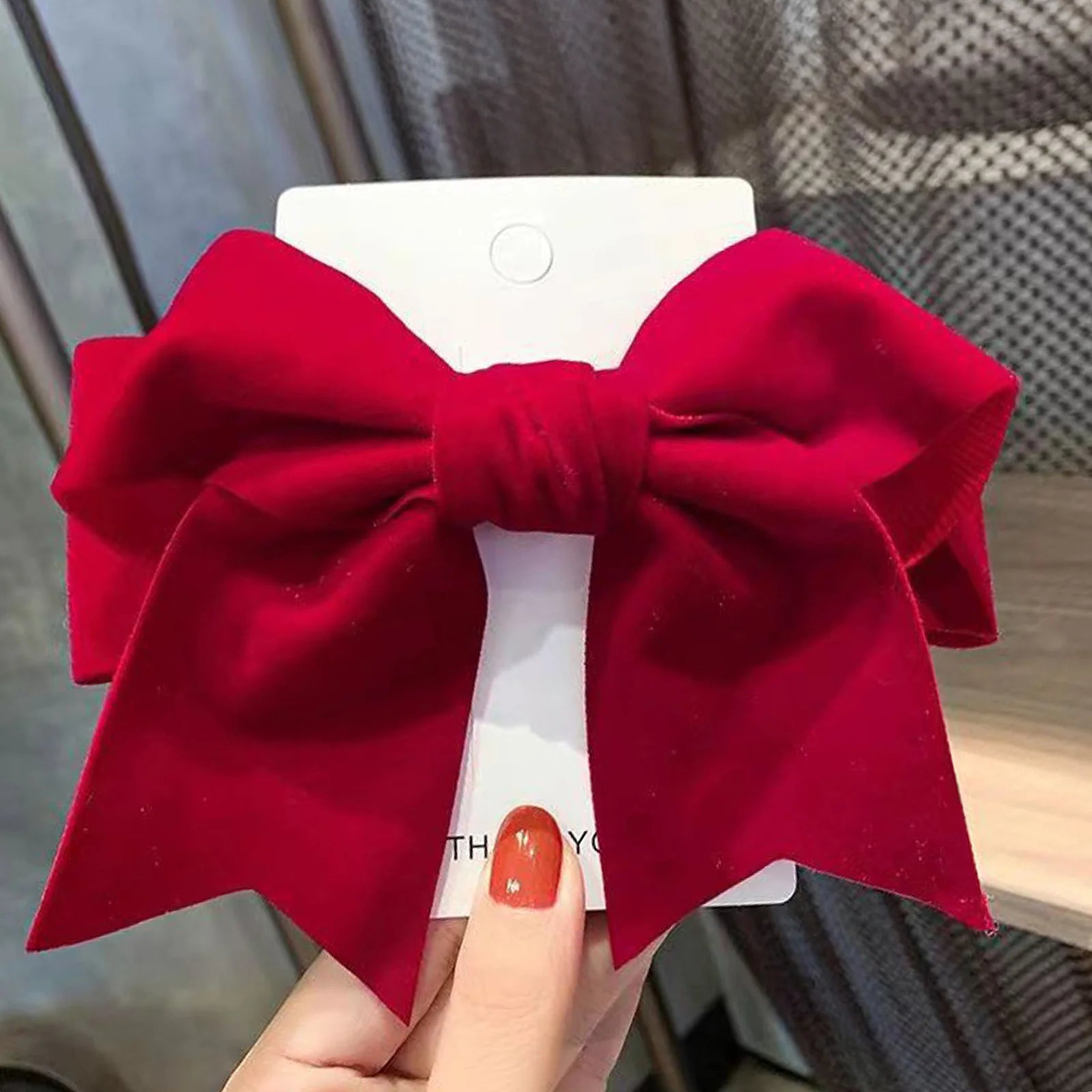 Barrette Femme avec Nœud Rouge – Élégante & Festive