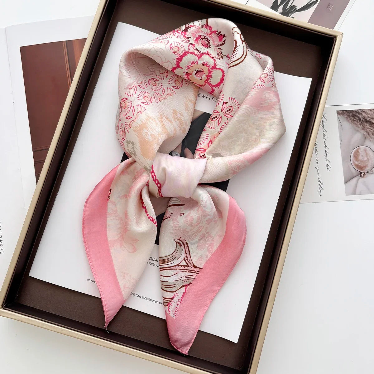Foulard Carré Satiné Femme – Imprimé Floral, Élégant & Multifonction - Vestico