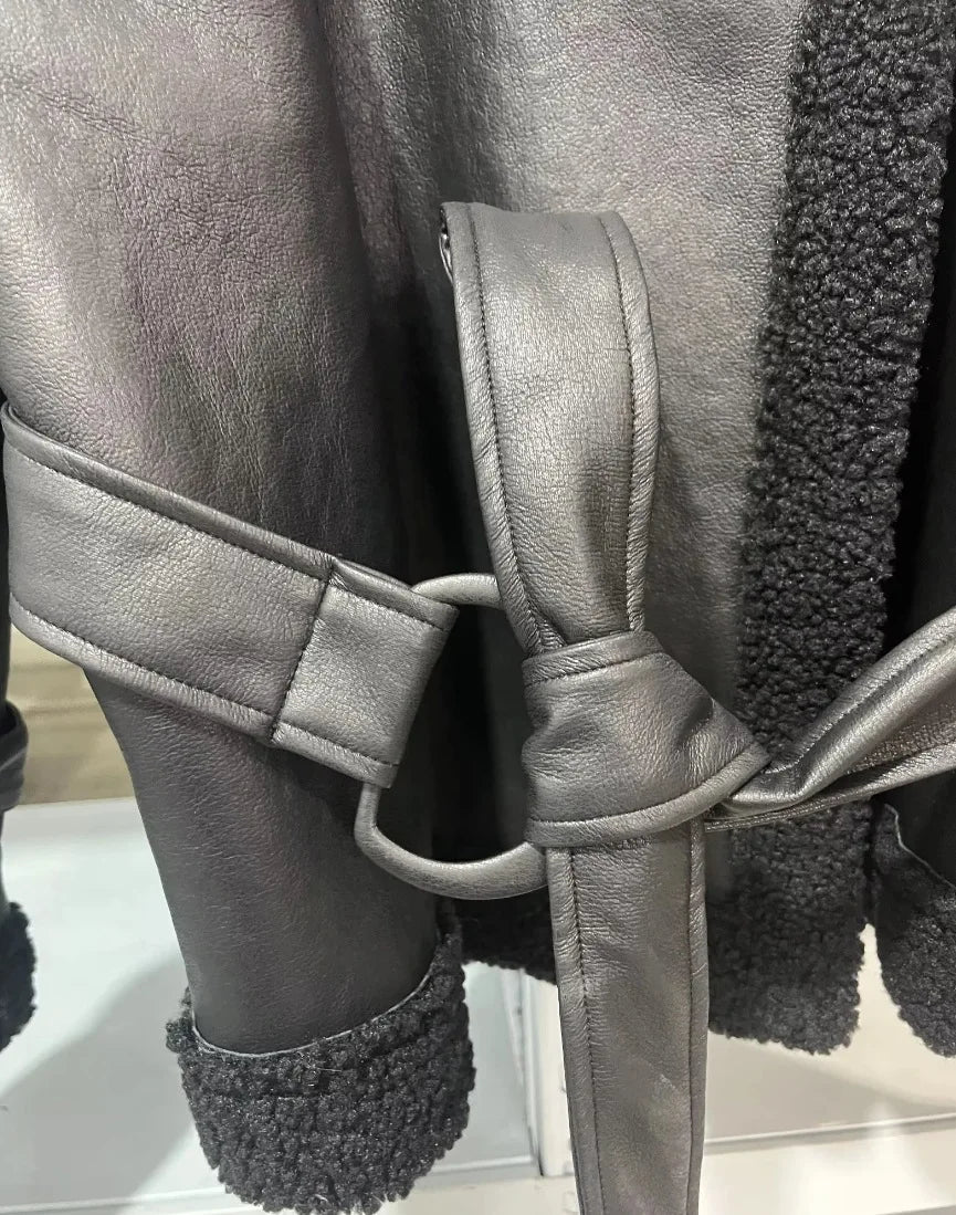 Manteau long femme effet cuir et fausse fourrure – ceinturé style urbain