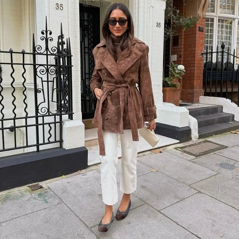 Manteau Long Suédine Vintage à Ceinture – Double Boutonnage & Col Classique - Vestico