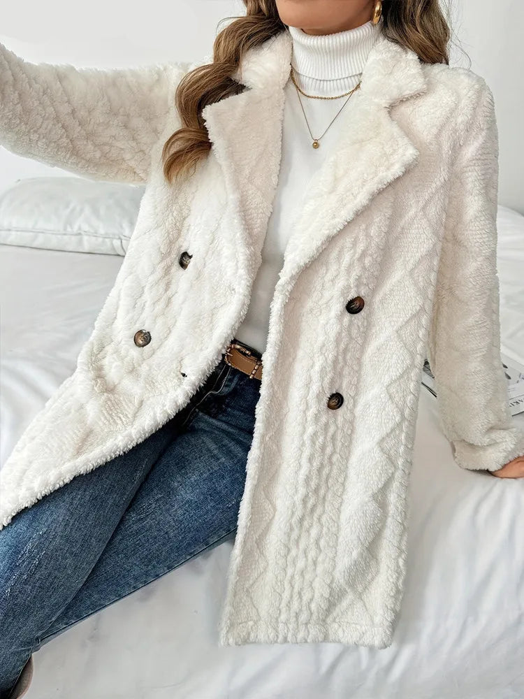 Veste Douce Épaisse en Peluche Blanche – Élégance et Confort Hivernal