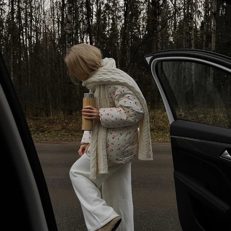 Veste Hivernale à Capuche Imprimé Cerise – Chaude, Ceinturée et Décontractée