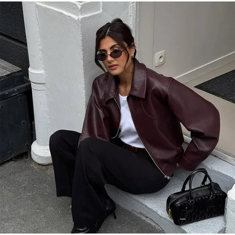 Veste Courte Femme Vin Rouge – Cuir PU, Col à Revers, Zipper & Boutons - Vestico