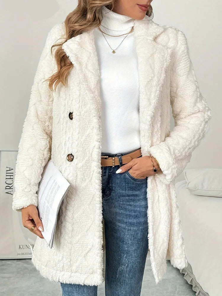 Veste Douce Épaisse en Peluche Blanche – Élégance et Confort Hivernal