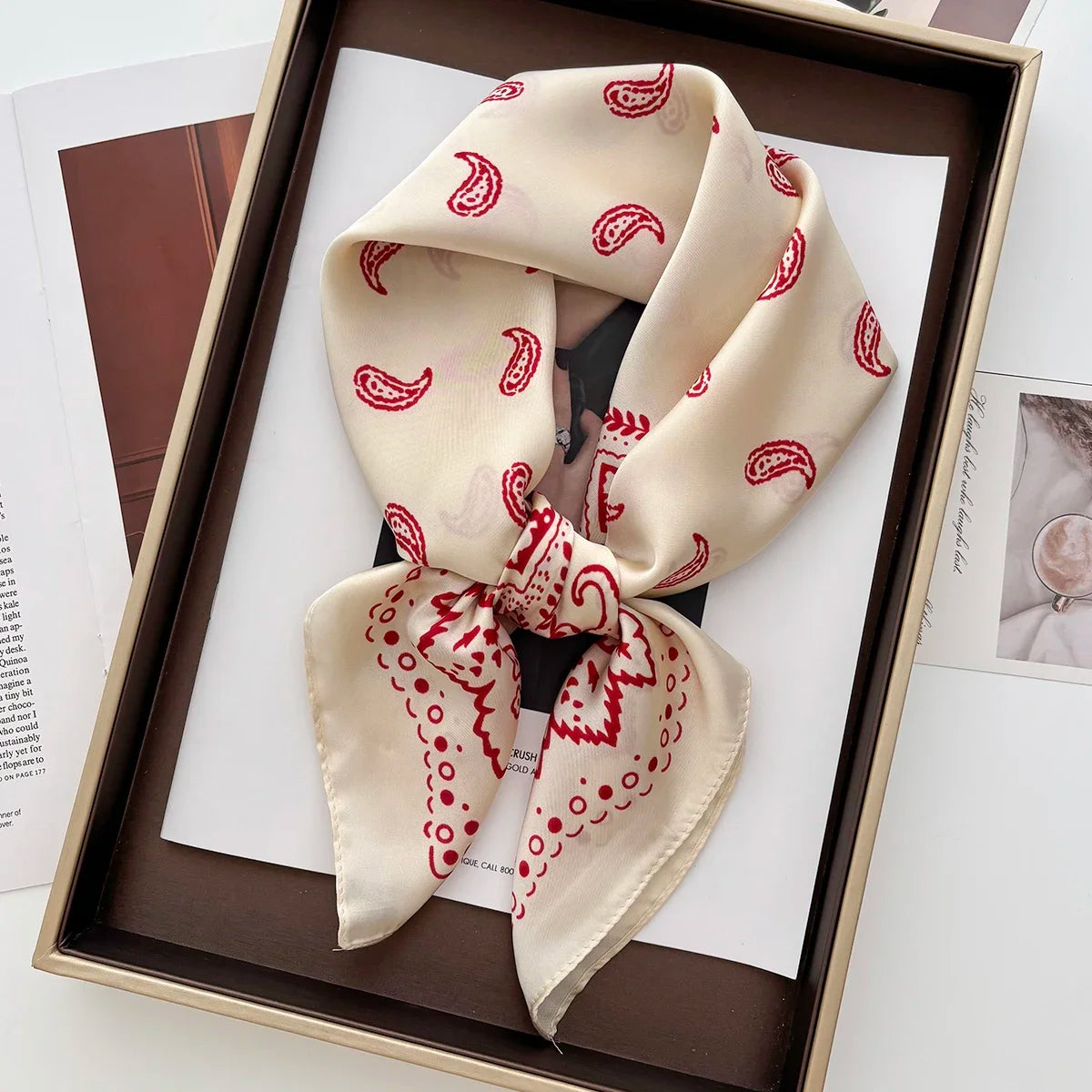 Foulard Carré Satiné Femme – Imprimé Floral, Élégant & Multifonction - Vestico