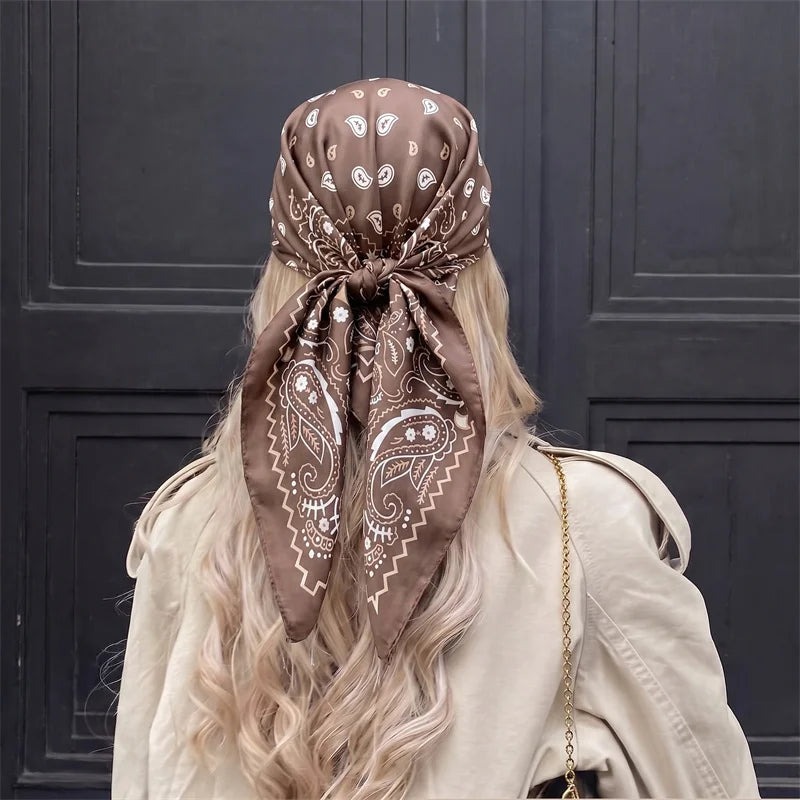 Foulard Carré Satiné Femme – Imprimé Floral, Élégant & Multifonction - Vestico