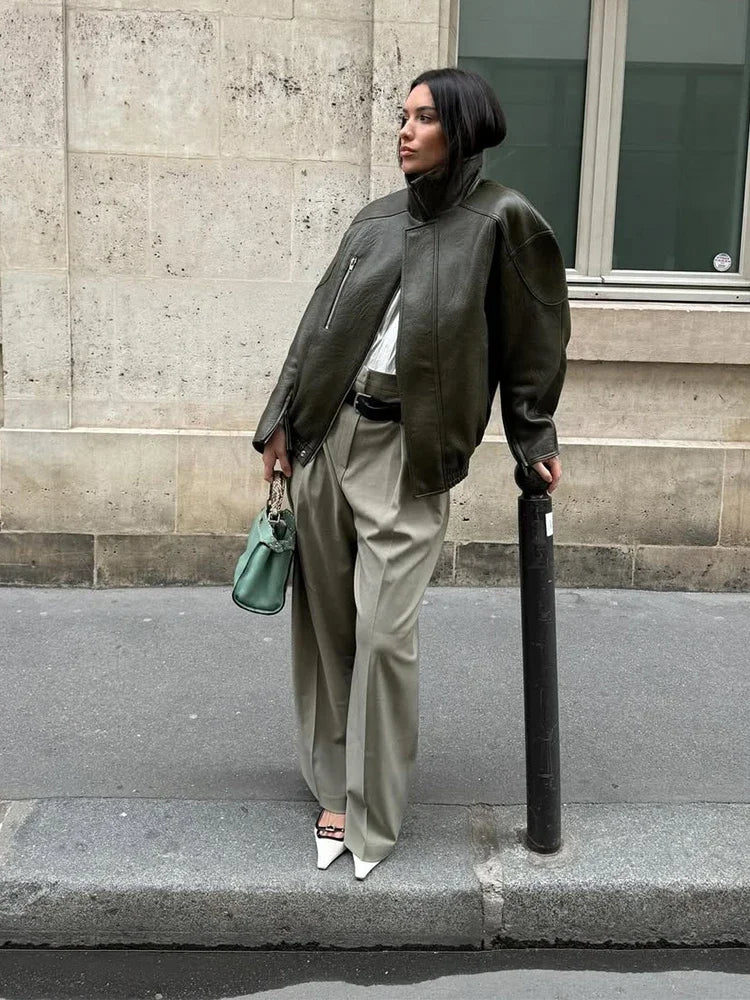 Veste Femme en Simili Cuir Vert Armée – Col Montant, Zippée, Coupe Loose - Vestico