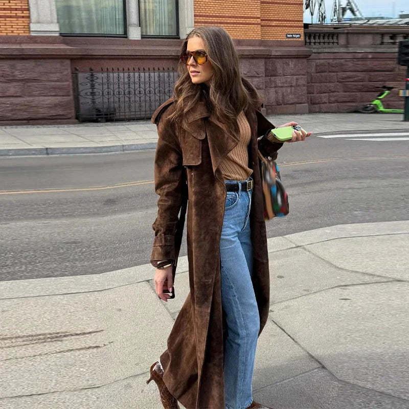 Manteau Long Suédine Vintage à Ceinture – Double Boutonnage & Col Classique - Vestico