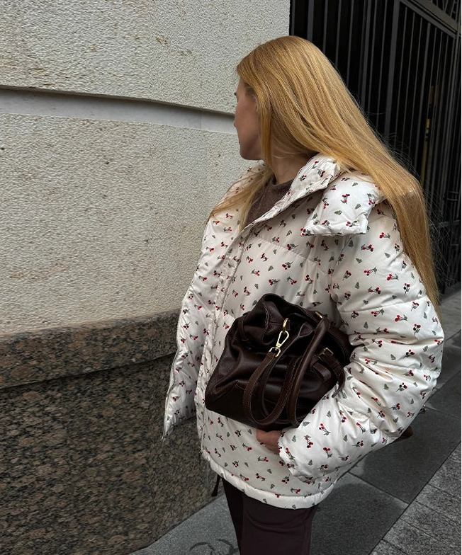 Veste Hivernale à Capuche Imprimé Cerise – Chaude, Ceinturée et Décontractée