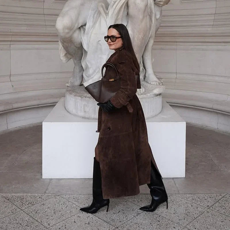 Manteau Long Suédine Vintage à Ceinture – Double Boutonnage & Col Classique - Vestico