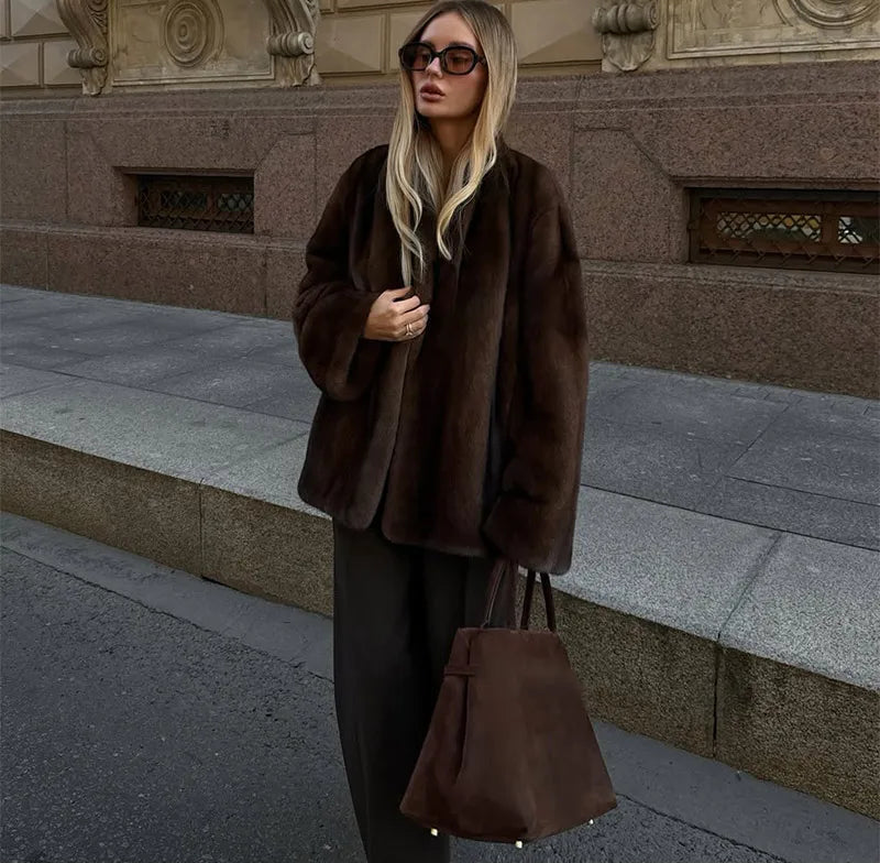 Veste Courte Femme en Fausse Fourrure Marron – Col Revers Col V Style Décontracté