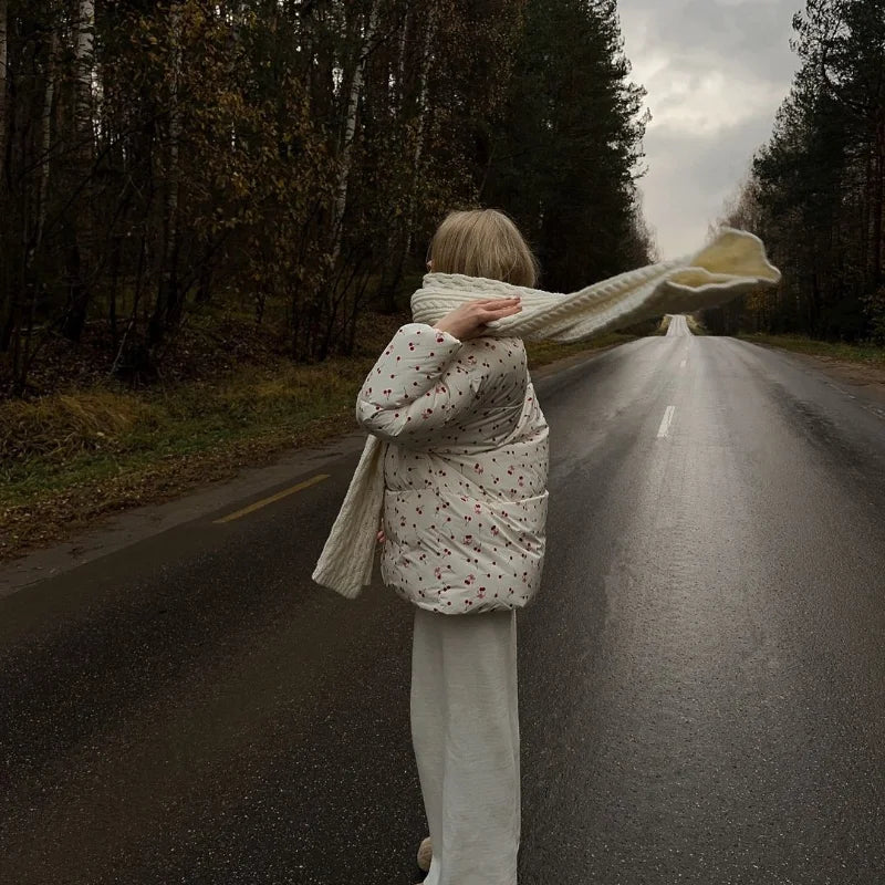 Veste Hivernale à Capuche Imprimé Cerise – Chaude, Ceinturée et Décontractée
