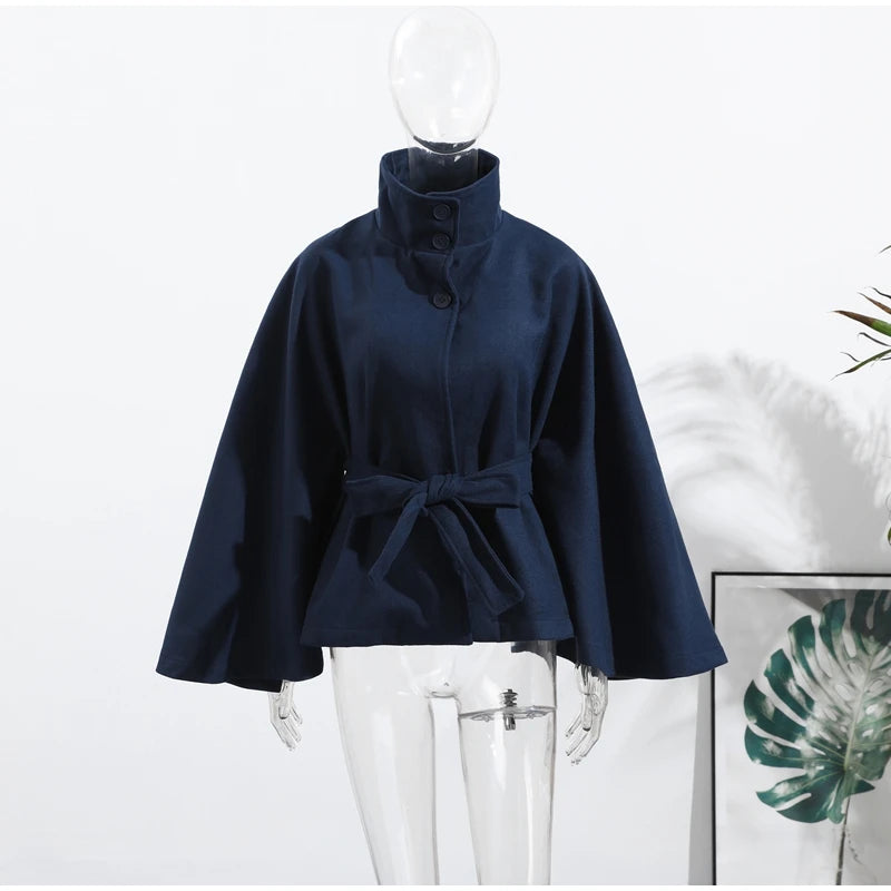 Cape Veste Femme en Fausse Fourrure – Col Montant, Manches Amples & Ceinture - Vestico