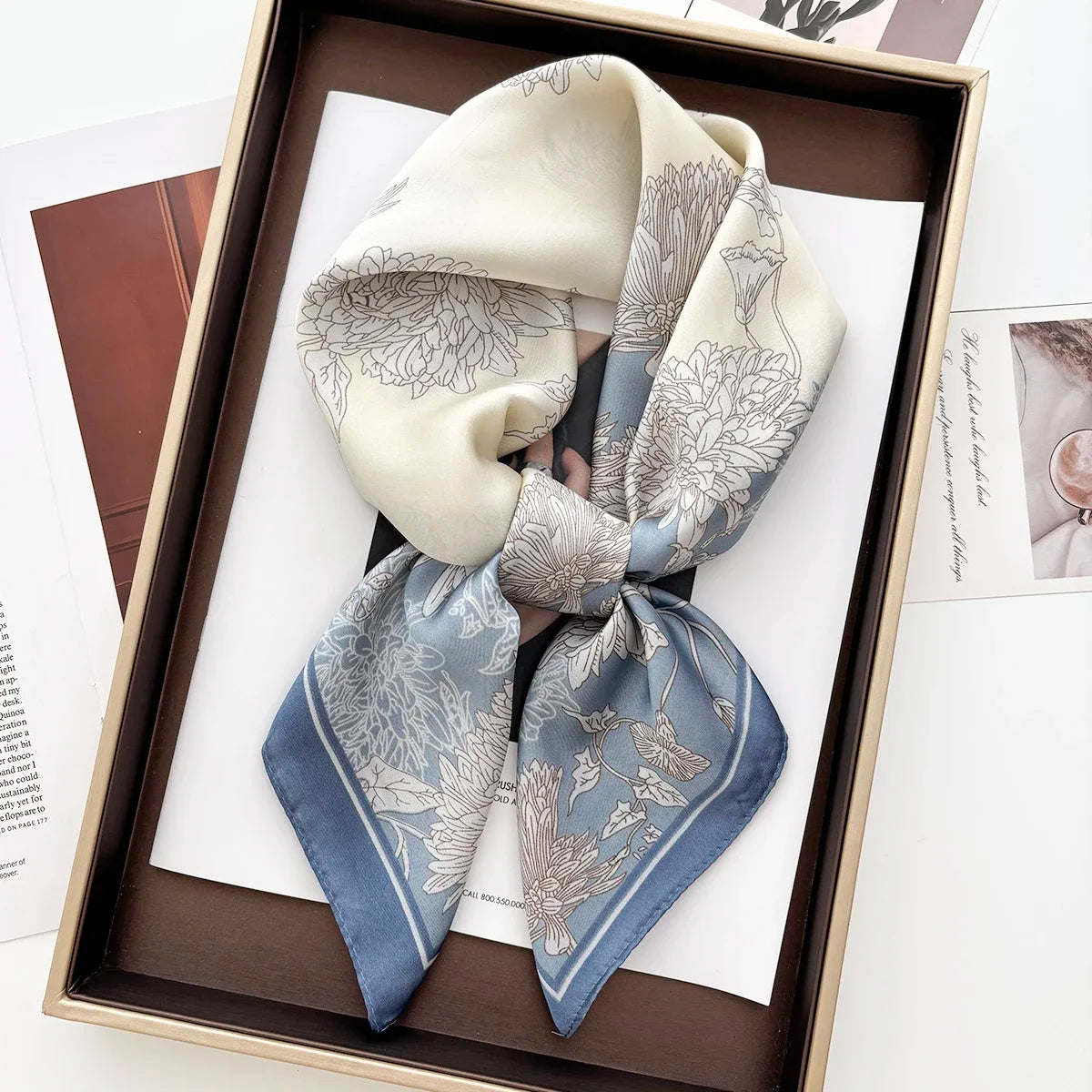 Foulard Carré Satiné Femme – Imprimé Floral, Élégant & Multifonction - Vestico
