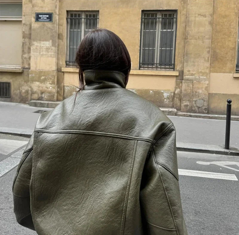 Veste Femme en Simili Cuir Vert Armée – Col Montant, Zippée, Coupe Loose - Vestico