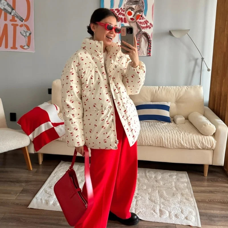 Veste Hivernale à Capuche Imprimé Cerise – Chaude, Ceinturée et Décontractée