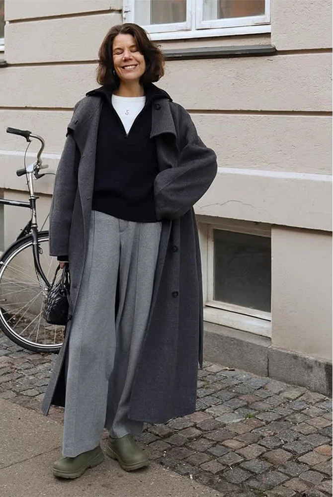 Manteau Long Élégant à Ceinture – Col Montant & Boutonnage Classique - Vestico