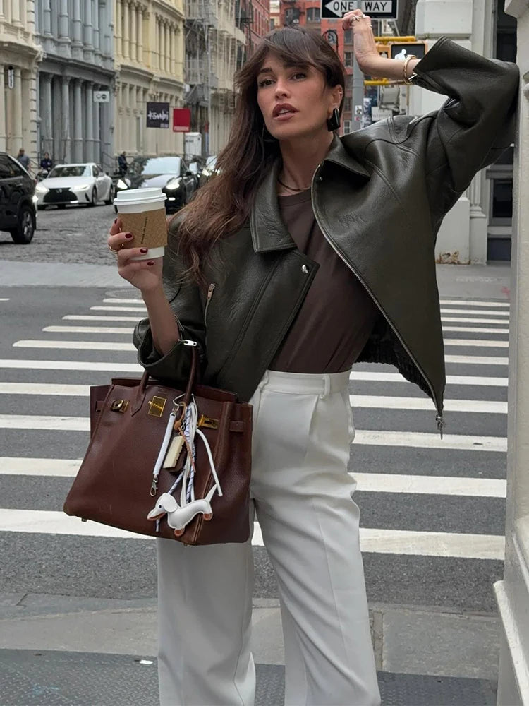 Veste Femme en Simili Cuir Vert Armée – Col Montant, Zippée, Coupe Loose - Vestico