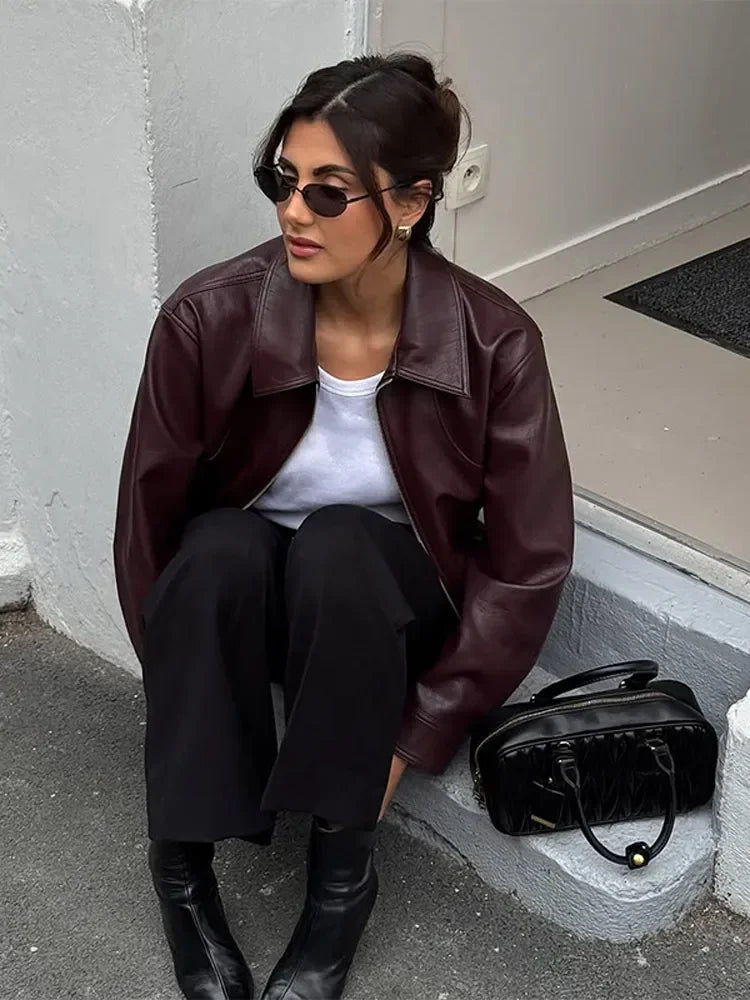 Veste Courte Femme Vin Rouge – Cuir PU, Col à Revers, Zipper & Boutons - Vestico