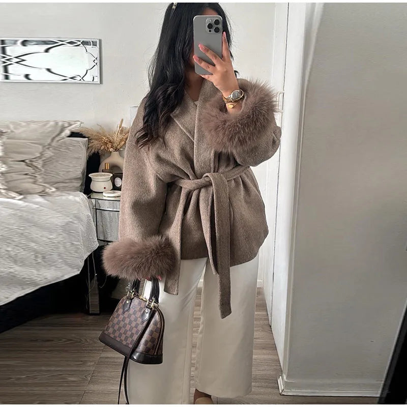Manteau Femme Élégant – Ceinture & Manches Fourrure - Vestico
