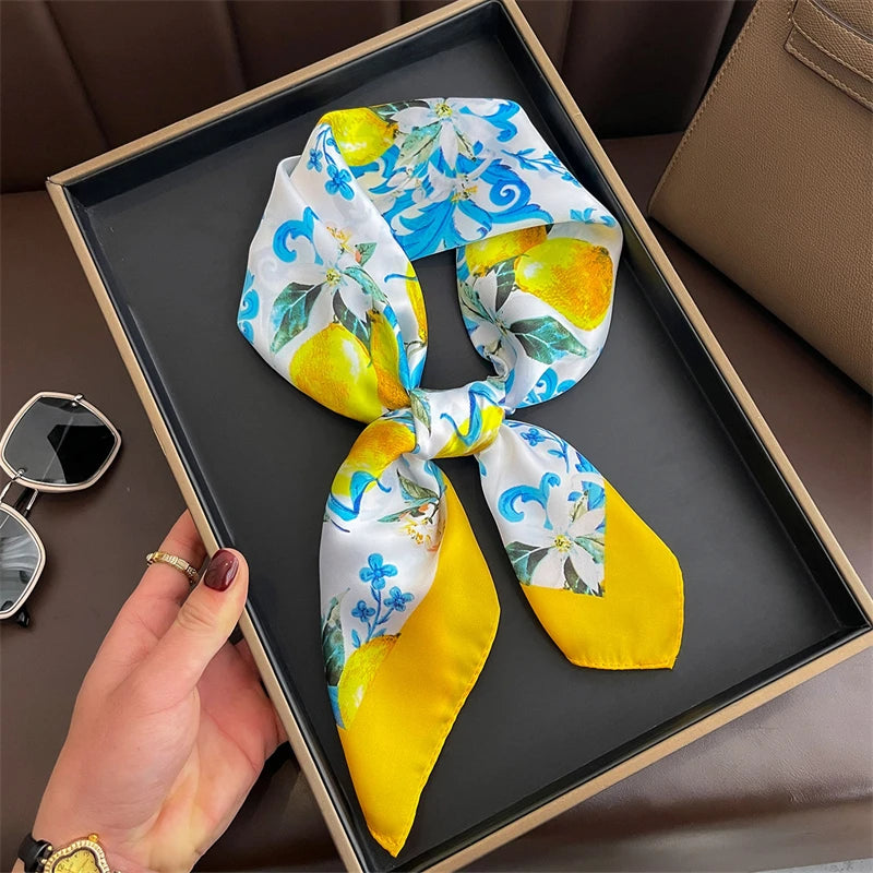 Foulard Carré Satiné Femme – Imprimé Floral, Élégant & Multifonction - Vestico