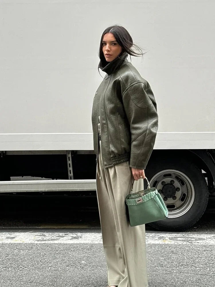 Veste Femme en Simili Cuir Vert Armée – Col Montant, Zippée, Coupe Loose - Vestico