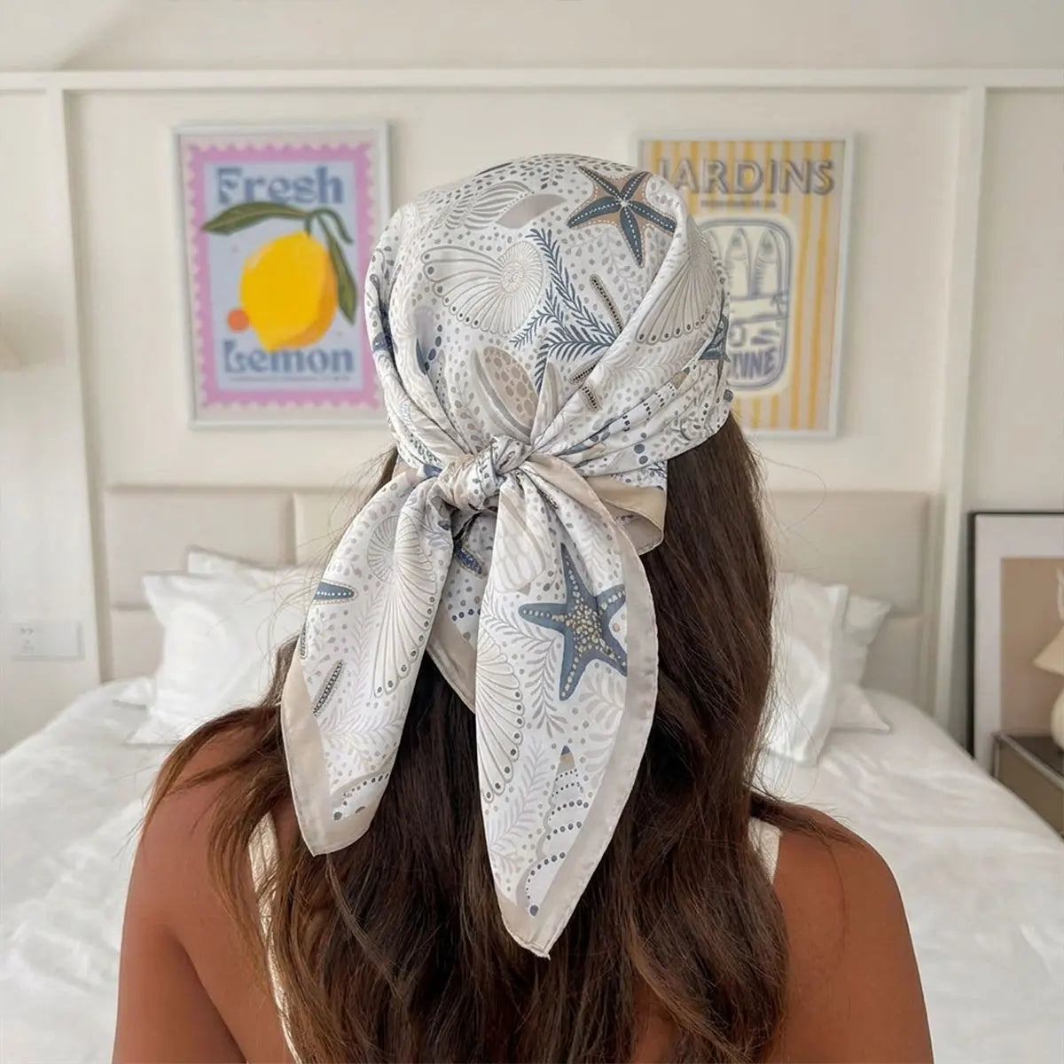 Foulard Carré Satiné Femme – Imprimé Floral, Élégant & Multifonction - Vestico
