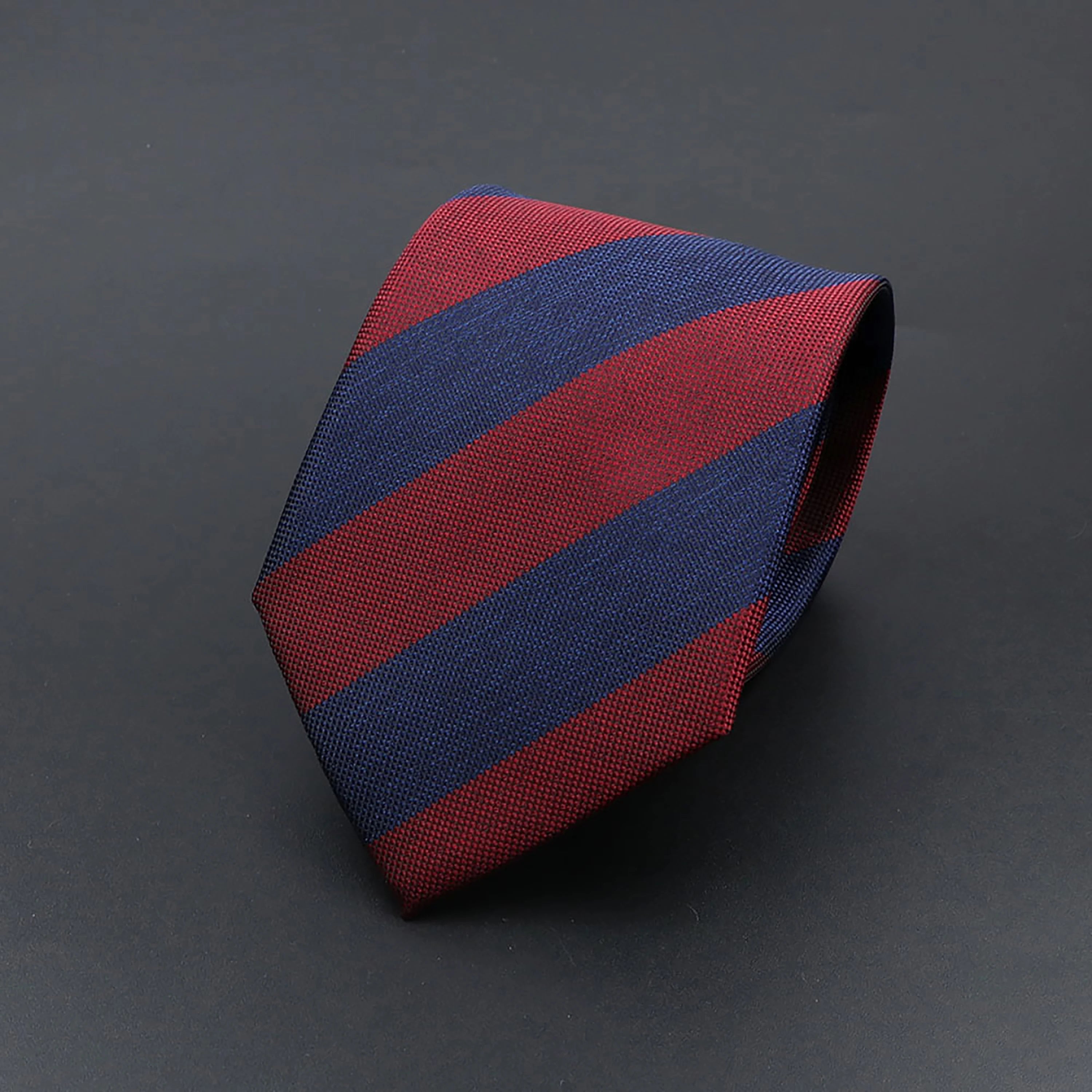 Cravate Homme Imprimée – Motifs Chiens, Rayures & Style Élégant
