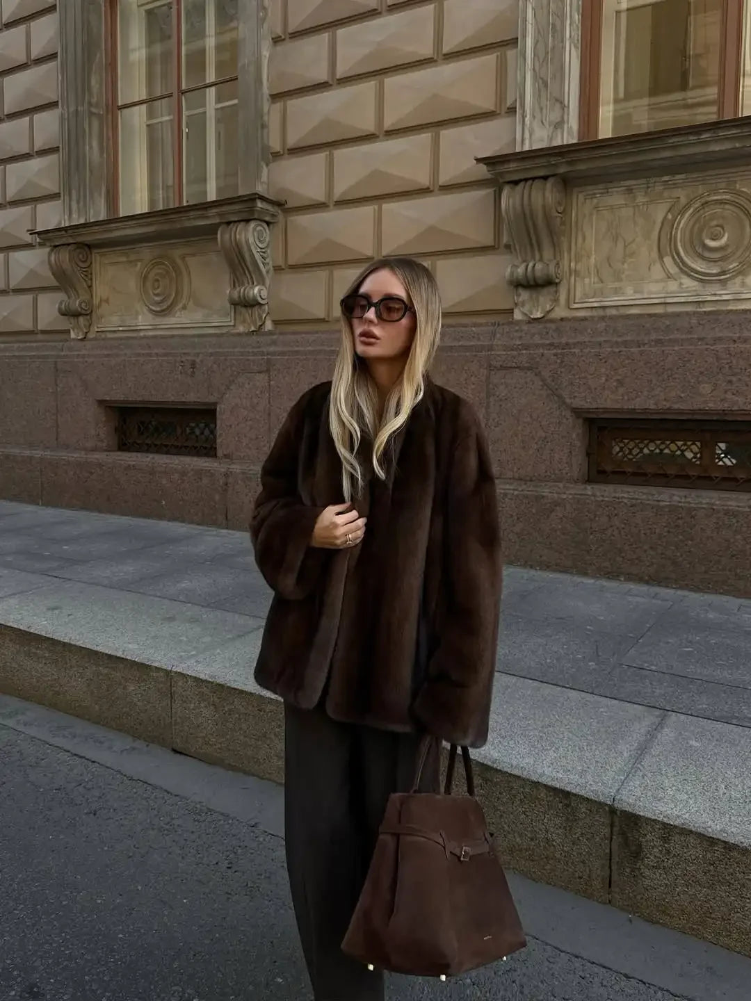 Veste Courte Femme en Fausse Fourrure Marron – Col Revers Col V Style Décontracté