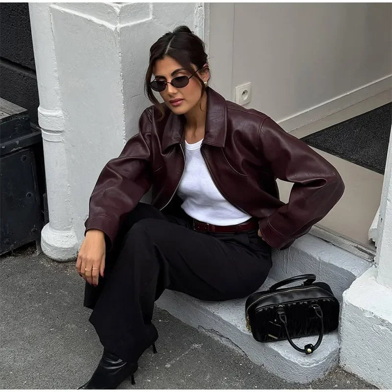 Veste Courte Femme Vin Rouge – Cuir PU, Col à Revers, Zipper & Boutons - Vestico