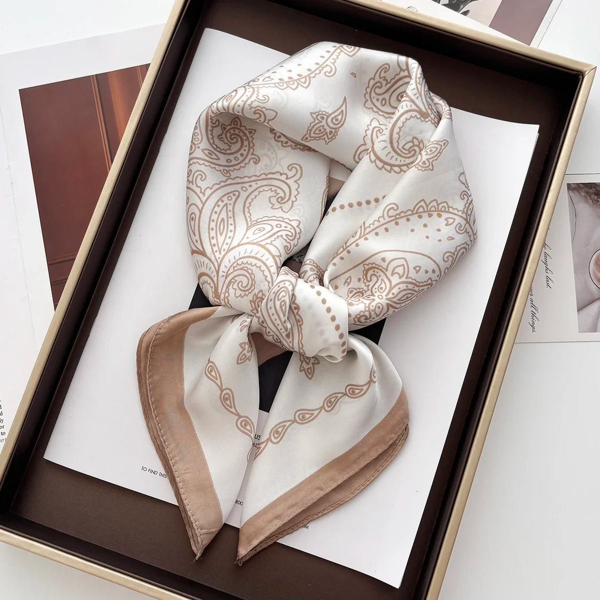 Foulard Carré Satiné Femme – Imprimé Floral, Élégant & Multifonction