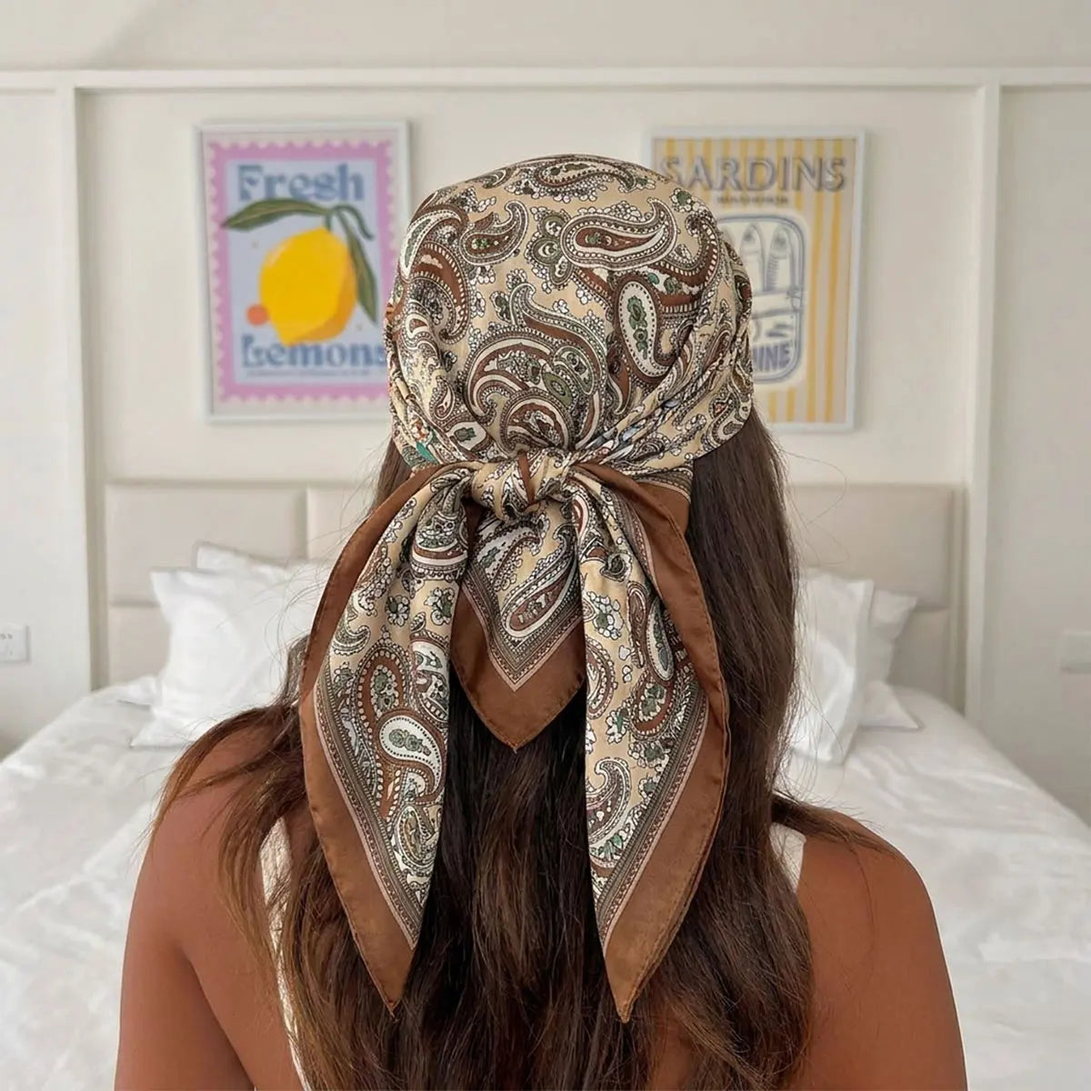 Foulard Carré Satiné Femme – Imprimé Floral, Élégant & Multifonction - Vestico
