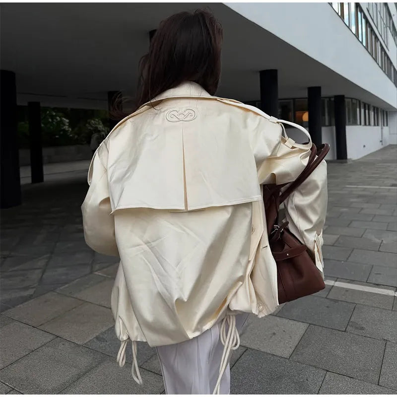 Trench Court Femme – Double Boutonnage & Lacets - Vestico