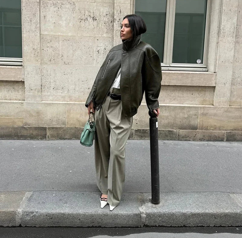 Veste Femme en Simili Cuir Vert Armée – Col Montant, Zippée, Coupe Loose - Vestico