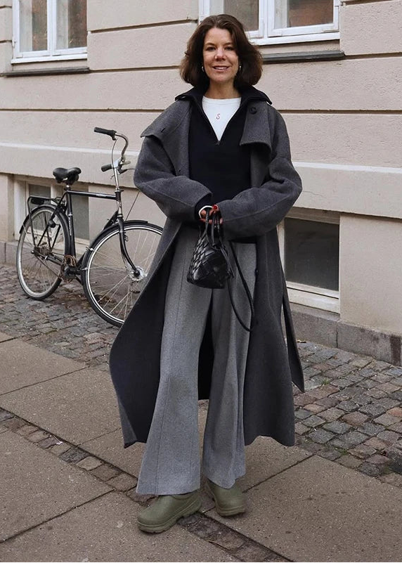 Manteau Long Élégant à Ceinture – Col Montant & Boutonnage Classique - Vestico