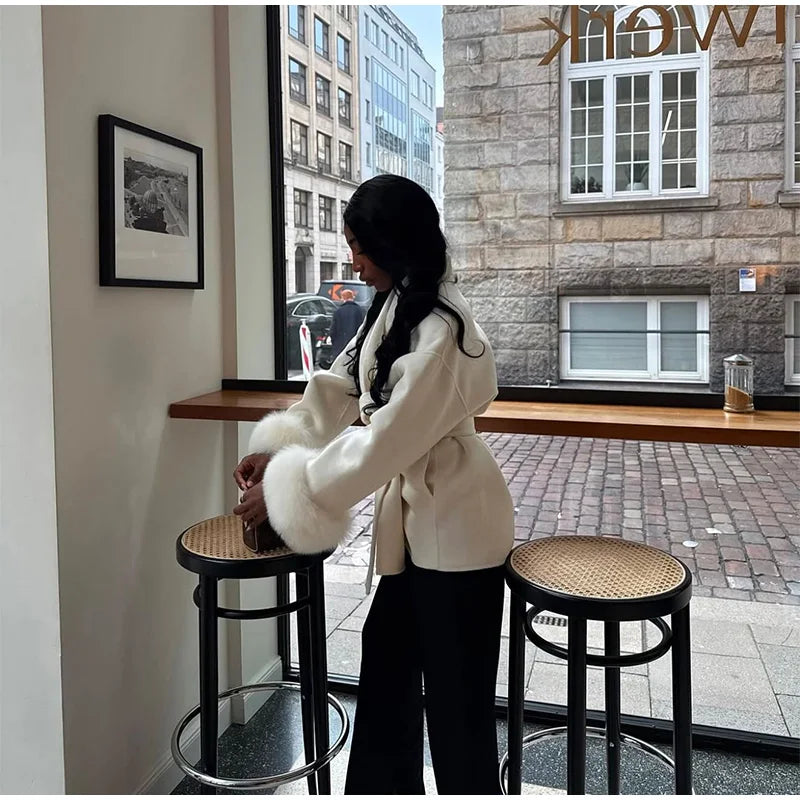 Manteau Femme Élégant – Ceinture & Manches Fourrure - Vestico