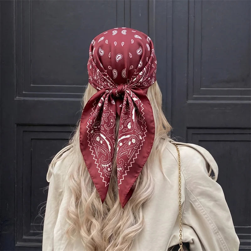 Foulard Carré Satiné Femme – Imprimé Floral, Élégant & Multifonction - Vestico