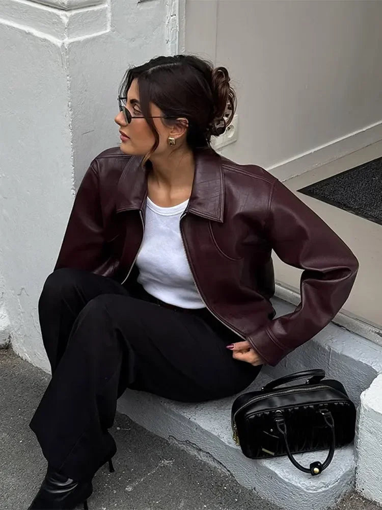 Veste Courte Femme Vin Rouge – Cuir PU, Col à Revers, Zipper & Boutons - Vestico
