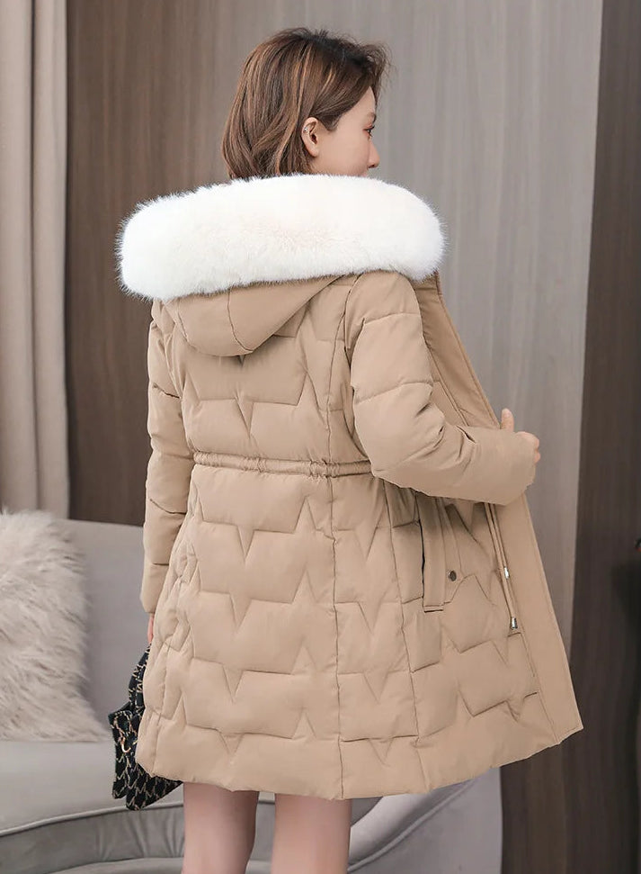 Parka Oversize à Capuche et Col en Fausse Fourrure – Élégance Décontractée d’Hiver