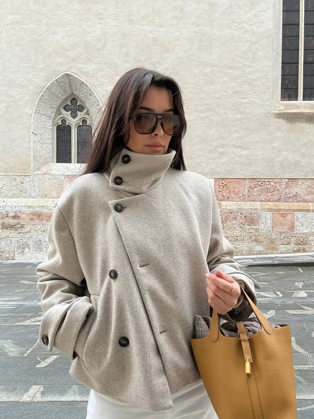 Manteau Court Femme en Laine – Col Montant, Coupe Élégante & Hiver