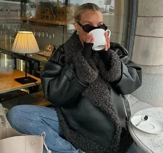 Manteau long femme effet cuir et fausse fourrure – ceinturé style urbain