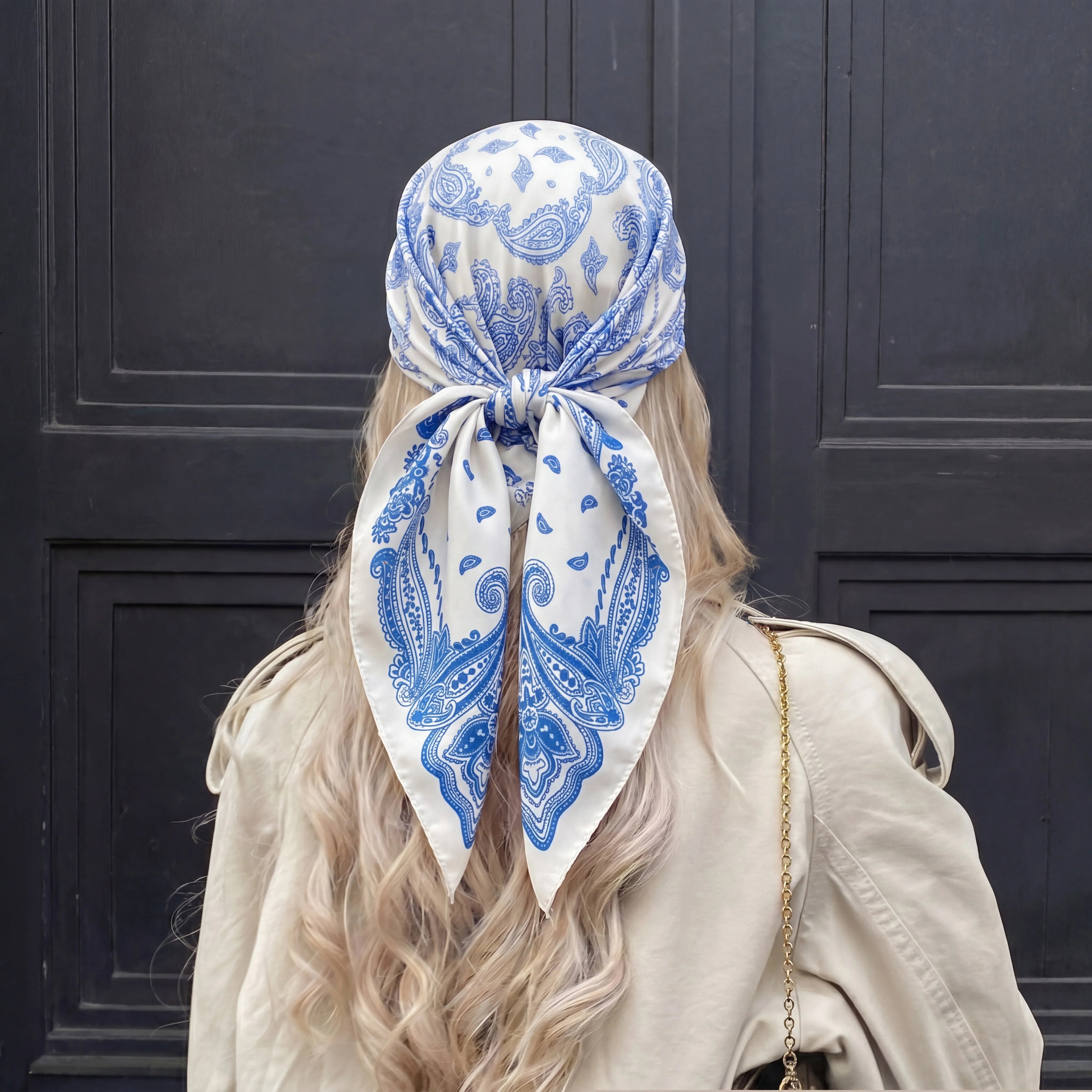Foulard Carré Satiné Femme – Imprimé Floral, Élégant & Multifonction - Vestico