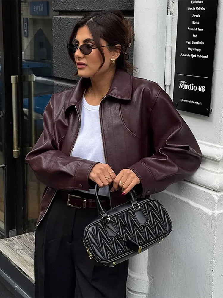 Veste Courte Femme Vin Rouge – Cuir PU, Col à Revers, Zipper & Boutons - Vestico