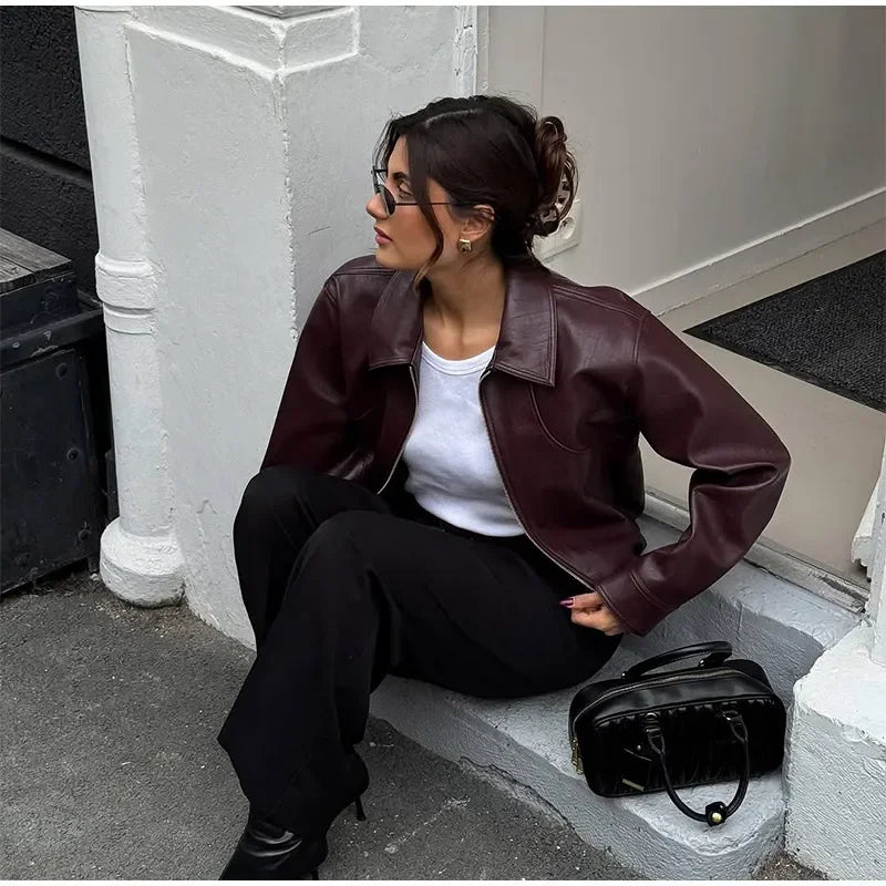 Veste Courte Femme Vin Rouge – Cuir PU, Col à Revers, Zipper & Boutons - Vestico