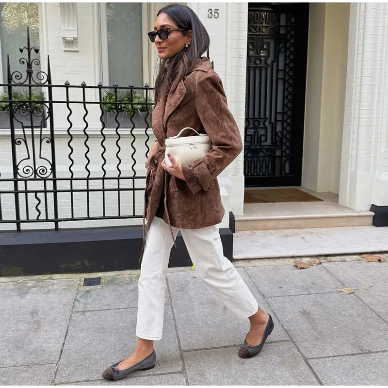 Trench Long Femme en Suédine avec Ceinture – Double Boutonnage, Poches, Style Rétro Automne/Hiver 2025 - Vestico